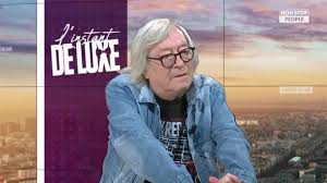 Il est le fils du journaliste sportif victor peroni. Irfyvb6imobdwm