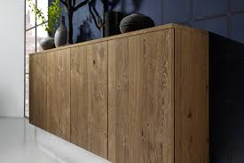 Cocina Moderna En Color Roble Trufa Superficie De Madera Autentica Con Esta Cocina Es Posible Tener Una Sala De Estar Ordenada Cocinas Modernas Moderno Roble