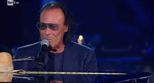 In questa canzone come in altre venditti ci chiede di vedere alla vita come storia, di tenerla presente,. Antonello Venditti Canzoni Le Piu Belle E Facili Da Suonare