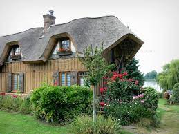 Vieux Port Half Timbered Thatched Cottage And Its Flower Garden The River Seine In The Background In The Norman Facade Maison Vieux Port Maison De Campagne