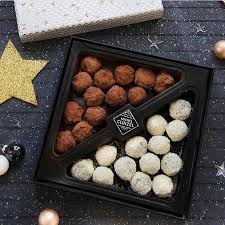 Notre Coffret Truffes Nuit Blanche Sur La Table De Reveillon De Sophieturbigo Desserts Food Blueberry