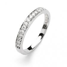 Requerido por dejar caer el anillo de su novia en @timessquarenyc. Anillos De Compromiso Flores Para Novia