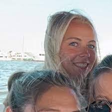 Frances Cotten's Instagram, Twitter & Facebook