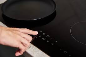 Induction cooktop with steam