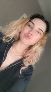 Autumn Houser's Instagram, Twitter & Facebook