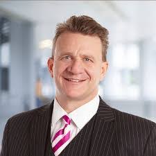 Justin Batchelor's Instagram, Twitter & Facebook