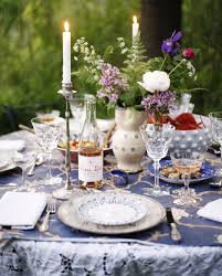 An Elle Decor Editor S Next Level Dinner Party In Upstate New York Flower Table Decorations Elle Decor Table Decorations