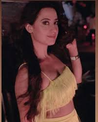 صور حب خادع صور ديب وتارا صور مسلسل حب خادع Beautiful Actresses Women Celebs