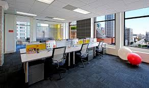 Yelp Headquarters In San Francisco Interior Design Pictures Desk Layout Office Layout Office Interiors