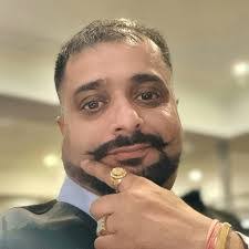 Rajiv Walia's Instagram, Twitter & Facebook