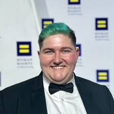 Henry Berg's Instagram, Twitter & Facebook