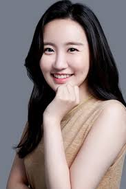원작에서 김소빈은 일어일문학과지만 드라마에선 경영학과다. ì´ì˜ˆë¦¼ ë©€ë¦¬ì„œ ë³´ë©´ í'¸ë¥¸ ë´„ ì¶œì—° ë°•ì§€í›ˆ ê°•ë¯¼ì•„ì™€ í˜¸í¡ ìŠ¤íƒ€íˆ¬ë°ì´
