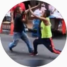 Ver muchas peleas en televisión o internet, o ser una persona bastante agresiva no son factores que te lleven a soñar con pelea. Peleas De Barrio Barriopeleas Twitter