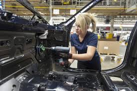 Shmoop guide to the salary level of a auto mechanic. 100 Job Placement 16 50 Hr Starting Pay In Community College Auto Tech Programs Bestride