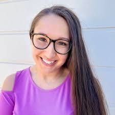 Maria White's Instagram, Twitter & Facebook