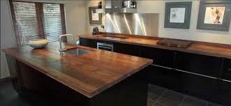Arbeitsplatte Kuche Massivholz Elegante Mobel Fur Innendekoration Mit Kuchenschranke Schwarz Hochglanz Auf Fliesen Schwarz Boden Dining Table Home Decor Decor