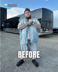 Country singer Jelly Roll, 39, has shocked fans by shedding an incredible  100 POUNDS — and he's proudly flaunting his "THINNED DOWN" figure! 🤯 Check  in comments to see how he looks like now 👇👀