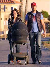 Brian hallisay is an actor and the famous jennifer love hewitt's loving husband and the father of her two kids. New Parents Jennifer Love Hewitt And Brian Hallisay Go For A Stroll With New Baby Autumn