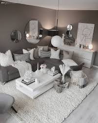 Kampanyalı ev & dekoratif aksesuarlar modelleri için hemen tıklayın. Salon Buyuk Salon Modern Krem Beyaz Vizon Siyah Koltuk Takimi Koltuk Ortusu Ayna Yuvarlak Ayna Dekoratif Ayna Oturma Odasi Fikirleri Ev Icin Dekor