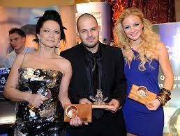 Vztah olgy lounové a ondřeje ládka, který vystupuje pod pseudonymem xindl x, je minulostí. Hudebnici Xindl X A Olga Lounova Jsme Oba Hrabli Novinky Cz