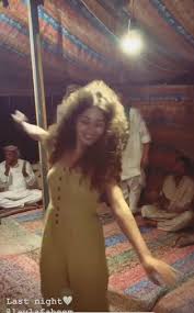 شخصية شهيرة في «ولاد ناس» أعادتني للشاشة الصغيرة بشكل أسعدني. Ù…Ø§ÙŠØ§Ù† Ø§Ù„Ø³ÙŠØ¯ ØªØ±Ù‚Øµ Ø¹Ù„Ù‰ Ø§Ù„Ø£ØºØ§Ù†Ù‰ Ø§Ù„Ø¨Ø¯ÙˆÙŠØ© Ù…Ø¹ Ø£ØµØ¯Ù‚Ø§Ø¦Ù‡Ø§ ÙÙ‰ Ø±Ø­Ù„ØªÙ‡Ø§ Ø¥Ù„Ù‰ Ø³ÙŠÙˆØ© ÙÙŠØ¯ÙŠÙˆ Ø§Ù„ÙŠÙˆÙ… Ø§Ù„Ø³Ø§Ø¨Ø¹