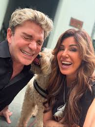 Today's guest is Kelley Workman and she is a prime example of making a  midlife transition. Formerly working in real estate, she shifted her focus  to health and fitness, catering to people