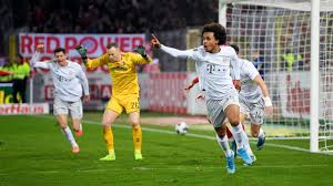 Bayern undone with a set piece, off the flick on at the near, it's petersen stooping low at the far, and freiburg are level out of nothing! Football News Stoppage Time Goals Secure Bayern Win At Freiburg Eurosport