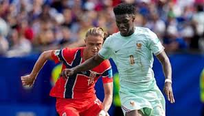 El Manchester United persigue a Aurelien Tchouameni: la ambición por alcanzar un rendimiento de primer nivel y el reto de la disciplina financiera.