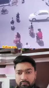 बड़ा रहस्यमय वीडियो है ये- एक लड़का बाइक चला रहा है उसकी बाइक पर पीछे बैठी  लड़की पीछे से उसके चेहरे को चप्पलों से मार मार कर लाल करे दे रही है