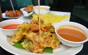 Syarat dalam memilih kuih bagi ibu berpantang ialah anda hendaklah memastikan ia menggunakan 100 peratus tepung gandum atau tepung beras, tiada campuran santan, telur dan kurang berminyak. Kuih Muih Nostalgia Senjata Utama Umai Cafe Destinasi Mstar