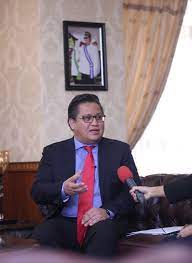 Timbalan ketua menteri sabah yang baru dilantik, jeffrey gapari kitingan telah meletakkan jawatannya sebagai timbalan menteri pelancongan, seni dan budaya di dalam kerajaan persekutuan. Interview Bersama Bbc Bersama Yb Datuk Nur Jazlan Bin Mohamed Timbalan Menteri Dalam Negeri I Di Pejabat Timbalan Menteri Dalam Negeri I Aras 11 D1 Kementerian Dalam Negeri Pada 18 Februari 2016