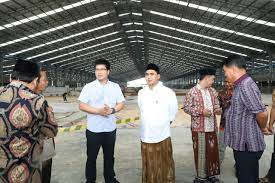 Pabrik didirikan untuk memberikan kesempatan kerja penduduk malah menimbulkan masalah lingkungan yang serius. Perusahaan Diminta Utamakan Warga Lokal Pemerintah Provinsi Jawa Tengah