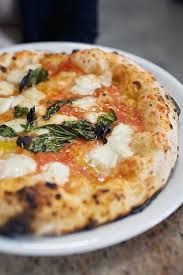 La Cultissime Napolitaine Pizza Mozzarella Bacon Compote Tomates Cerises Basilic Recettes De Cuisine Cuisine Italienne Recette Repas