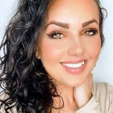 Jacqueline Bergman's Instagram, Twitter & Facebook