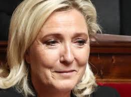 On connaissait le conjoint de marine le pen, louis aliot, père de deux enfants de 13 et 16 ans avec qui elle vit depuis 2009, le père, les sœurs, la nièce mais pas ses enfants. Marine Le Pen Pouponne A Nouveau Ses Confidences Sur Cet Enfant Dont Elle S Occupe Regulierement