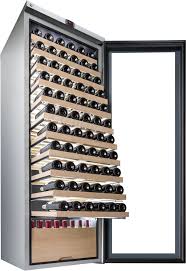 La Nouvelle Cave Vip 315v Est L Ideal Pour Tout Oenophile En Quete De Plaisir Du Vin Disponible Chez Darty Au Prix De Vente Conseill La Sommeliere Vin Cave