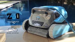 Robot Nettoyeur De Piscine Dolphin Z3i Connecte Wi Fi Par Maytronics Youtube