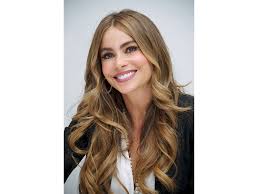 Colorazione permanente natural & easy di schwarzkopf per ottenere un risultato colore naturale, riflessi luminosi e il 100% di copertura dei capelli bianchi . Capelli Biondo Sabbia La Shade Piu Soft E Di Tendenza Del Momento