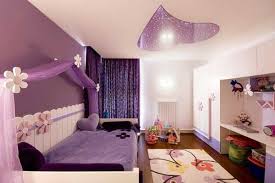 Lettini, portagiochi, tappeti, tende, completi letto, decorazioni e tavolini. Decorazione Soffitto Camera Da Bambino 27 Idee