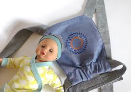 Schnittmuster für puppen zum selbernähen werden kostenlos online angeboten. Eine Puppentrage Nahen Anleitung Und Schnittmuster Bernina Blog