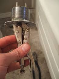 How To Remove A Tub Drain Copyright Lee Wallender Licensed To About Com Bathtub Drain Plumbing Diy Plumbing
