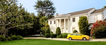 The show stars will smith a street smart teenager from west philadelphia who's provided for proceed with his uncle and aunt in their bel air mansion. Der Fresh Prince Will Smith Ladt Auf Airbnb Zu Einem Royalen Aufenthalte