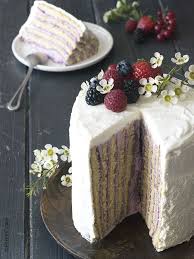 Vertical Layer Cake Aux Fruits Rouges Feerie Cake Cake Aux Fruits Idee Gateau Feerie Cake