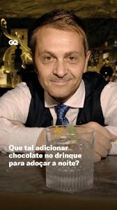 Craque espanhol da coquetelaria, David Ríos (@davidriosexperience) nos  ensina a usar um ingrediente diferente no coquetel: o chocolate branco. O  doce aparece na versão de Ríos para o Mai Tai, com uma ...