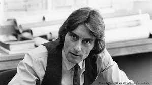 Chicago (cbs) — architect helmut jahn, designer of chicago's thompson center, was killed in a crash with two vehicles while bicycling in campton hills saturday, police said in a statement. 3 6py0zleyiicm