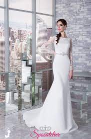 Fiori rosa o rossi per dare un tocco di originalita !! Abiti Da Sposa A Sirena Particolari Con Maniche Lunghe Ricamate In Pizzo Con Spallinesposatelier