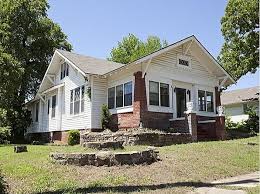 129000 In Sapulpa Oklahoma Does Not Have As Much Charm But Its Cute Old House Dreams Sapulpa Old Houses