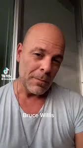 #brucewillis speaking #spanish #famous #celebrity #hollywood #losangeles  #fyp #goviral