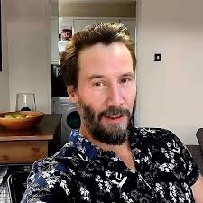 No me importa tu opinión! Ella es la persona con la que quiero compartir el  resto de mi vida." 😯👏 Keanu Reeves apareció en público junto a su amada.  Los fans la