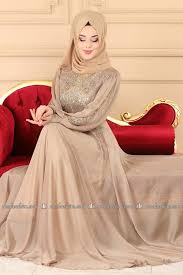 Daniyal Farid Adli Kullanicinin Hijabi Anarkali Dress Panosundaki Pin 2020 Elbiseler Elbise Modelleri Elbise